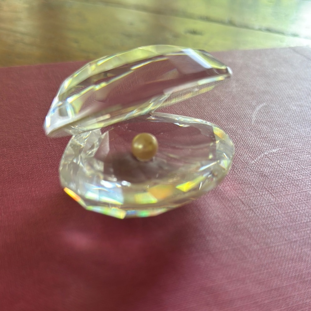Swarovski Crystal Clam with Pearl Accent